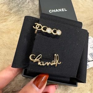 NWT 22P Classic Chanel logo earrings with crystal
